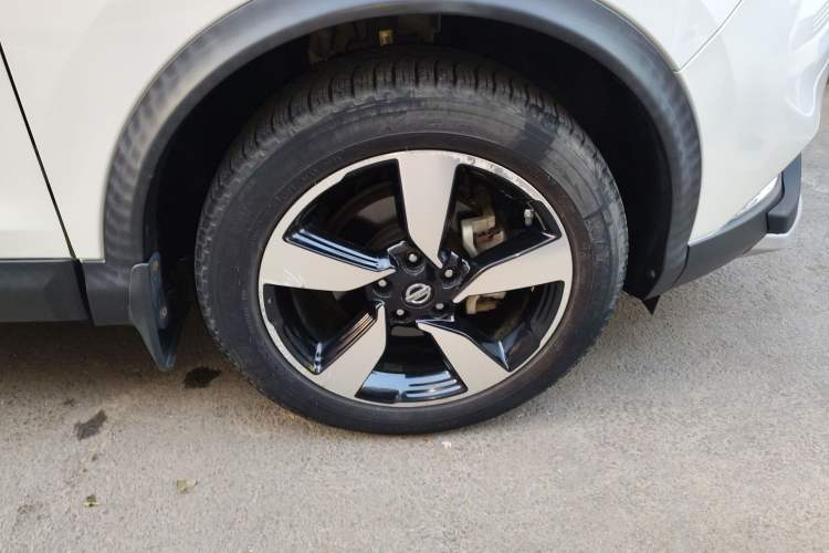 Used Nissan Qashqai 2016 2.0L CVT Luxury Edition Right Front Wheel Hub