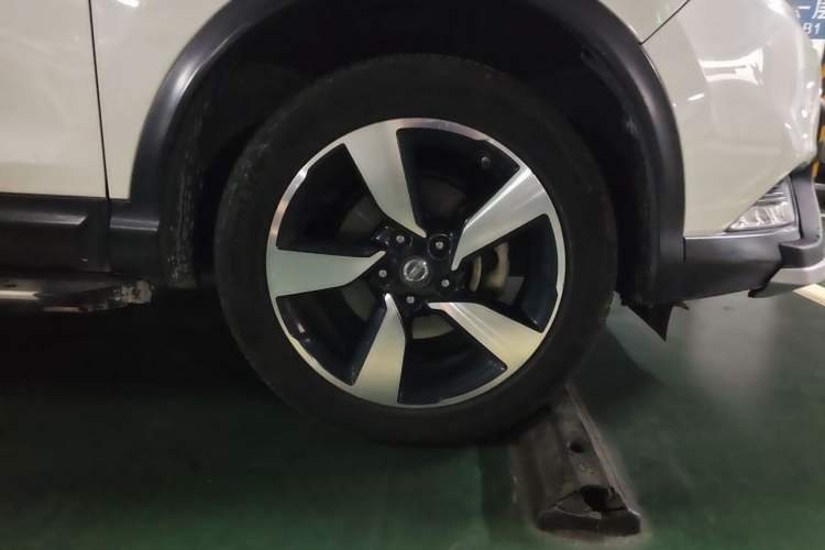 Used Nissan Qashqai 2016 2.0L CVT Luxury Edition Right Front Wheel Hub