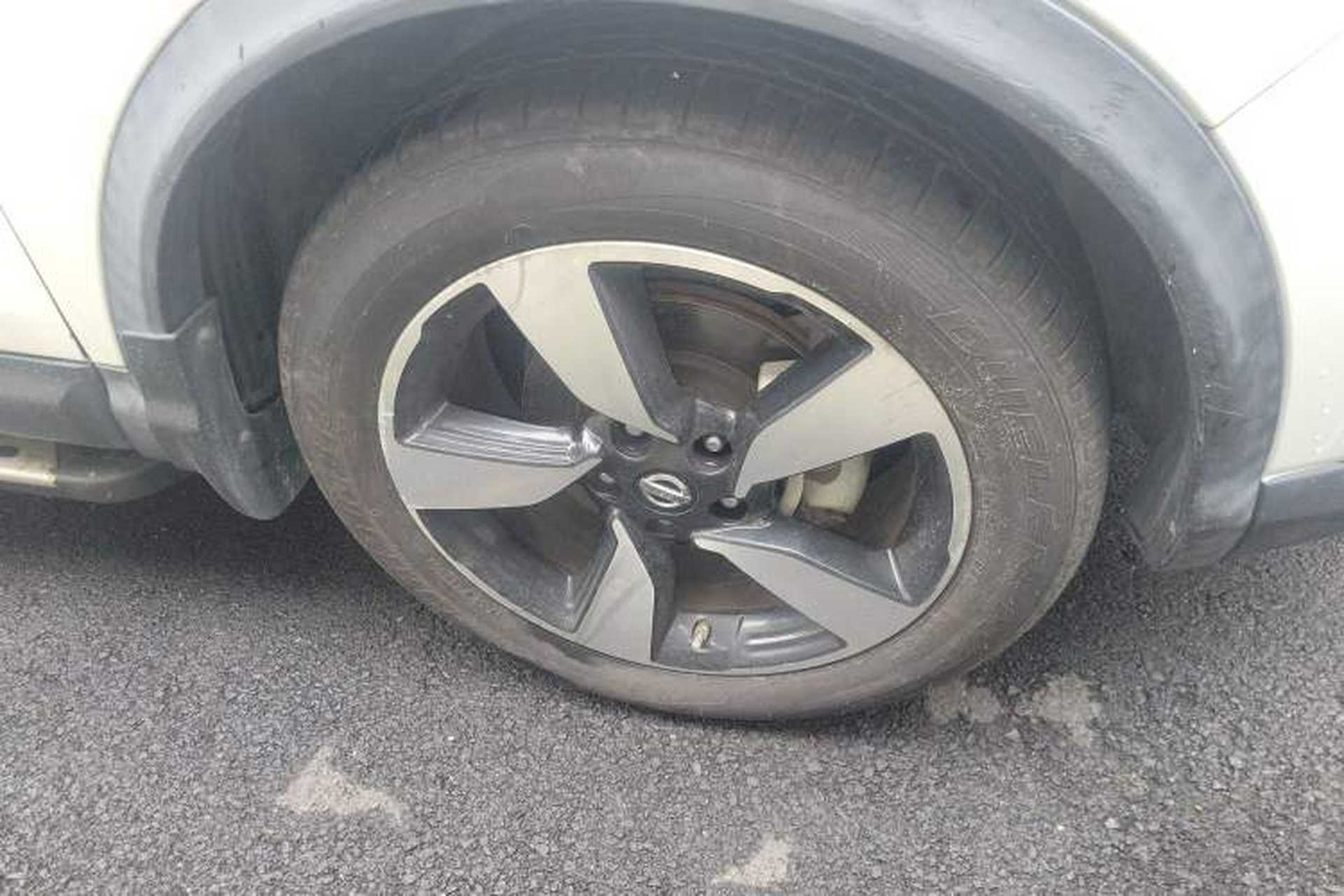 Used Nissan Qashqai 2016 2.0L CVT Luxury Edition Right Front Wheel Hub