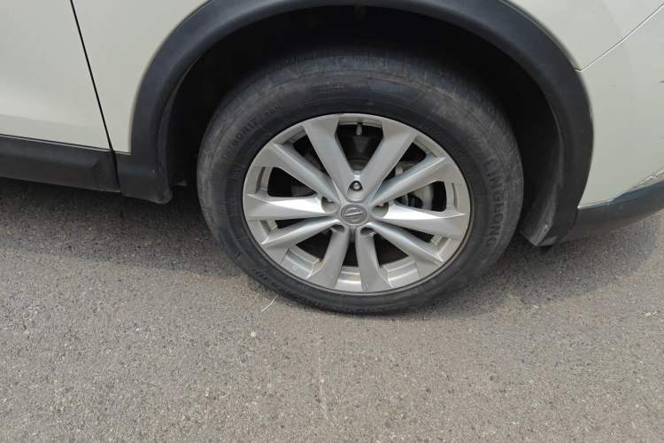 Used Nissan Qashqai 2016 2.0L CVT Elite Edition Right Front Wheel Hub