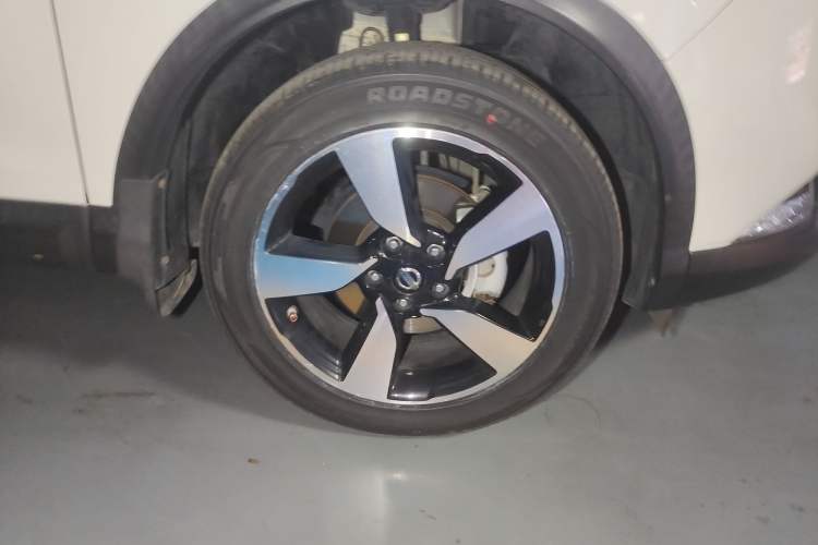 Used Nissan Qashqai 2016 2.0L CVT Luxury Edition Right Front Wheel Hub