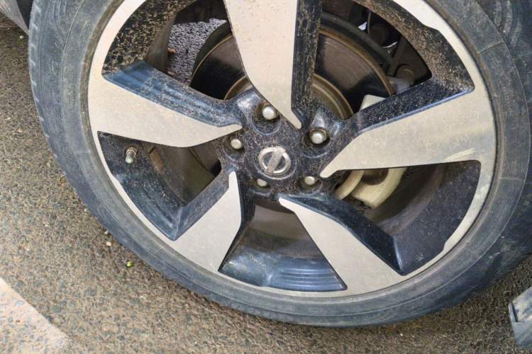 Used Nissan Qashqai 2016 2.0L CVT Luxury Edition Right Front Wheel Hub
