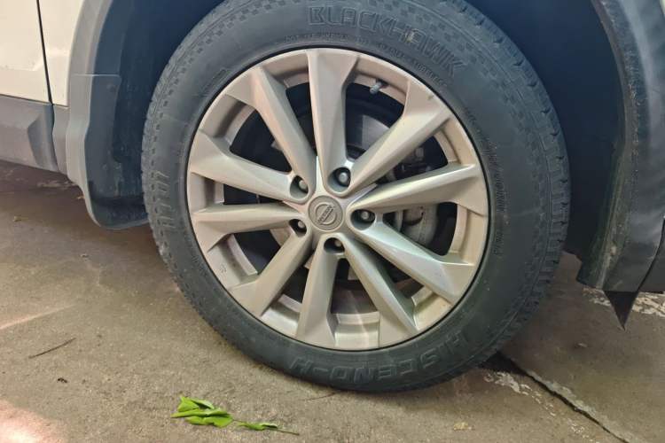 Used Nissan Qashqai 2016 2.0L CVT Elite Edition Right Front Wheel Hub