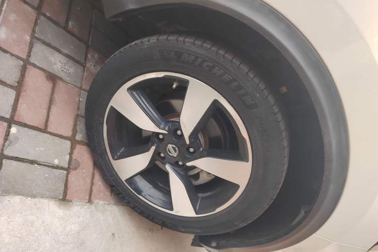 Used Nissan Qashqai 2016 2.0L CVT Luxury Edition Right Front Wheel Hub
