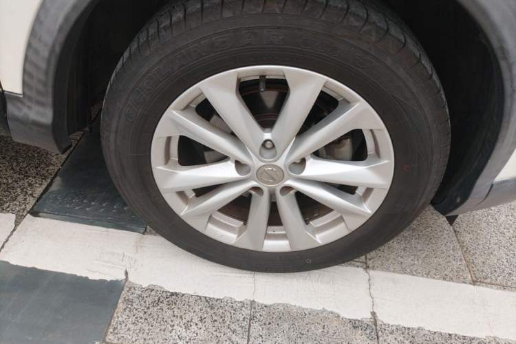 Used Nissan Qashqai 2016 2.0L CVT Elite Edition Right Front Wheel Hub