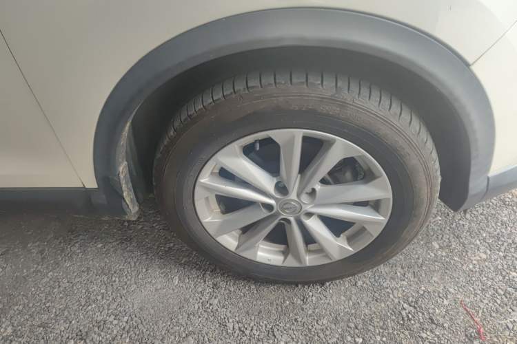 Used Nissan Qashqai 2016 2.0L CVT Elite Edition Right Front Wheel Hub