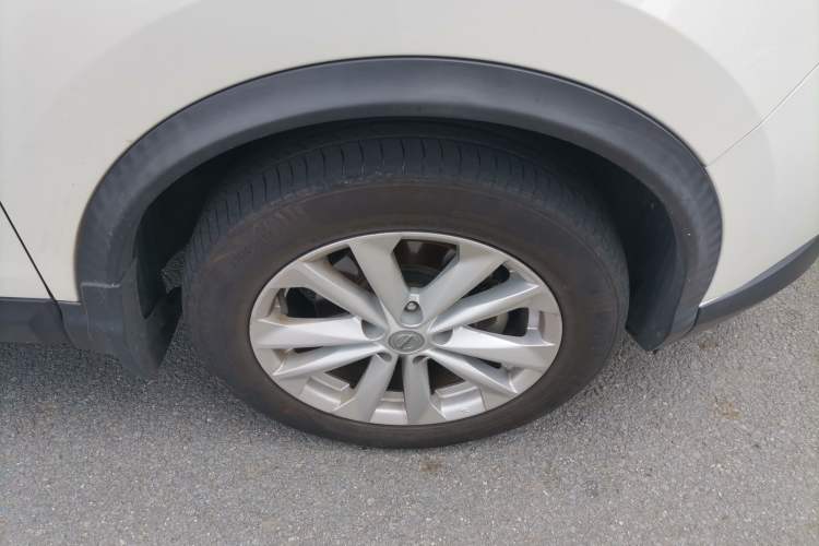 Used Nissan Qashqai 2016 2.0L CVT Elite Edition Right Front Wheel Hub