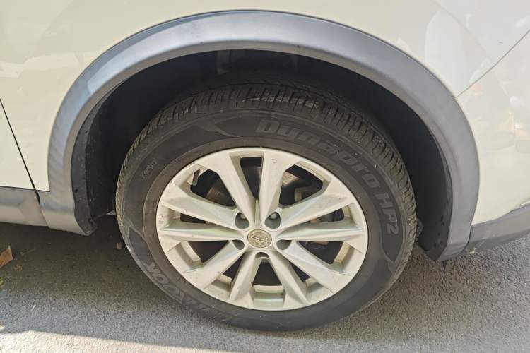 Used Nissan Qashqai 2016 2.0L CVT Elite Edition Right Front Wheel Hub