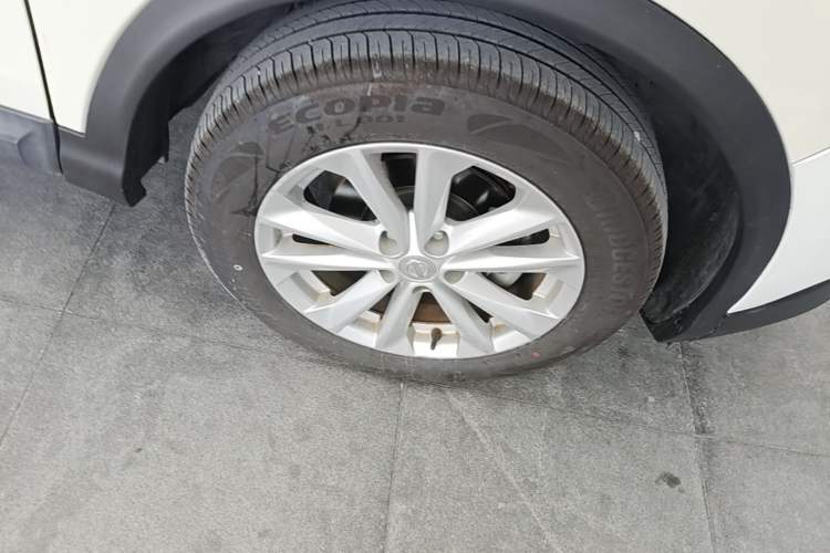 Used Nissan Qashqai 2016 2.0L CVT Elite Edition Right Front Wheel Hub