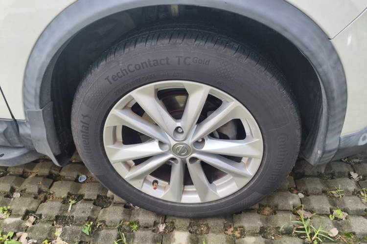 Used Nissan Qashqai 2016 2.0L CVT Elite Edition Right Front Wheel Hub