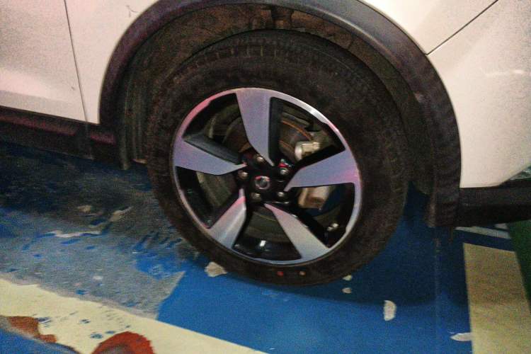 Used Nissan Qashqai 2016 2.0L CVT Luxury Edition Right Front Wheel Hub