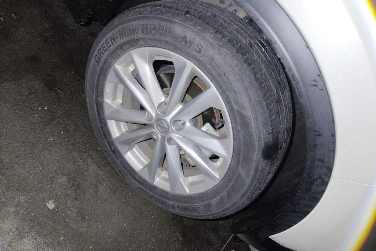 Used Nissan Qashqai 2016 2.0L CVT Elite Edition Right Front Wheel Hub