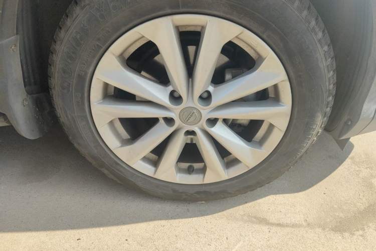 Used Nissan Qashqai 2016 2.0L CVT Elite Edition Right Front Wheel Hub