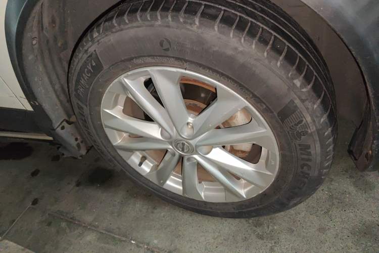 Used Nissan Qashqai 2016 2.0L CVT Elite Edition Right Front Wheel Hub