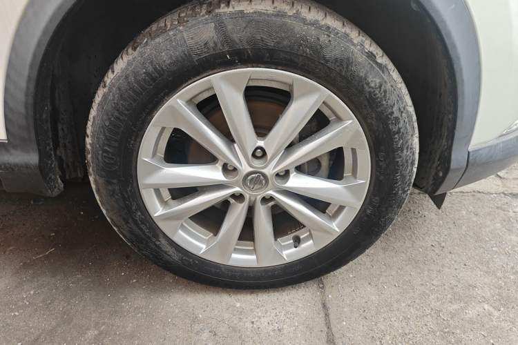 Used Nissan Qashqai 2016 2.0L CVT Elite Edition Right Front Wheel Hub