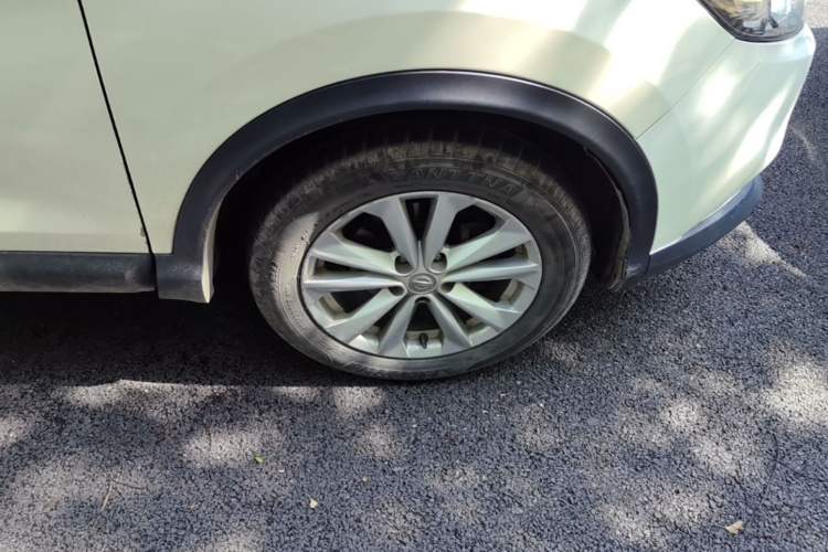Used Nissan Qashqai 2016 2.0L CVT Elite Edition Right Front Wheel Hub