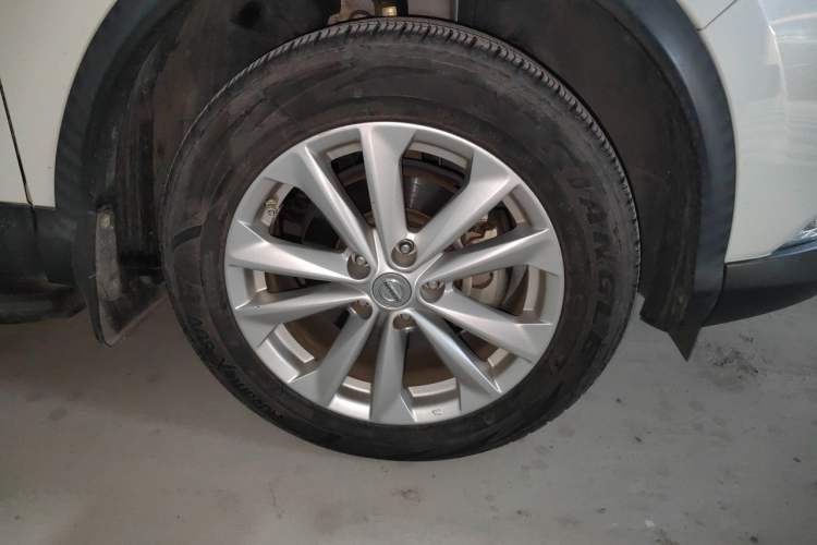 Used Nissan Qashqai 2016 2.0L CVT Elite Edition Right Front Wheel Hub
