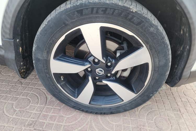 Used Nissan Qashqai 2016 2.0L CVT Luxury Edition Right Front Wheel Hub