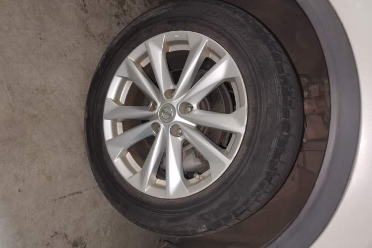 Used Nissan Qashqai 2016 2.0L CVT Elite Edition Right Front Wheel Hub