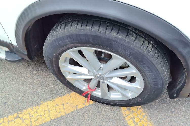 Used Nissan Qashqai 2016 2.0L CVT Elite Edition Right Front Wheel Hub