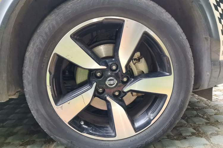 Used Nissan Qashqai 2016 2.0L CVT Luxury Edition Right Front Wheel Hub