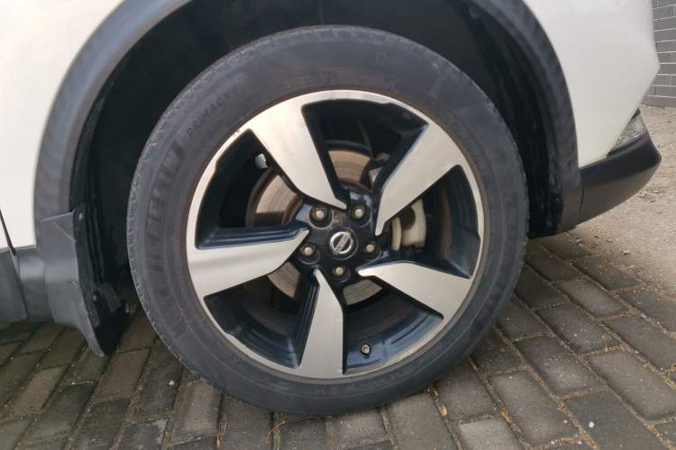 Used Nissan Qashqai 2016 2.0L CVT Luxury Edition Right Front Wheel Hub