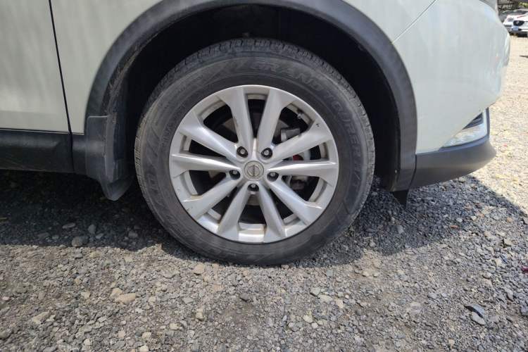 Used Nissan Qashqai 2016 2.0L CVT Elite Edition Right Front Wheel Hub