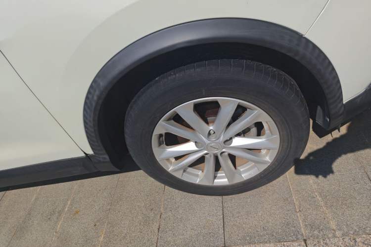 Used Nissan Qashqai 2016 2.0L CVT Elite Edition Right Front Wheel Hub