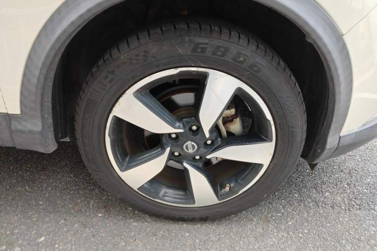 Used Nissan Qashqai 2016 2.0L CVT Luxury Edition Right Front Wheel Hub