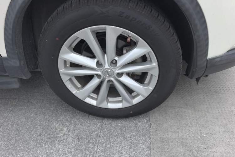 Used Nissan Qashqai 2016 2.0L CVT Elite Edition Right Front Wheel Hub