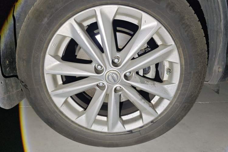 Used Nissan Qashqai 2016 2.0L CVT Elite Edition Right Front Wheel Hub
