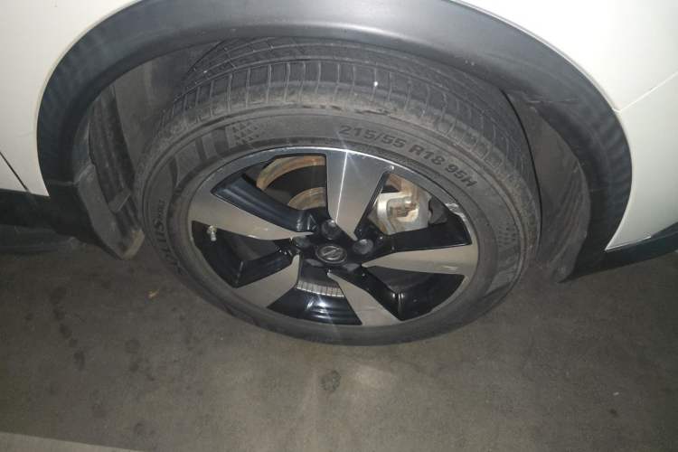Used Nissan Qashqai 2016 2.0L CVT Luxury Edition Right Front Wheel Hub