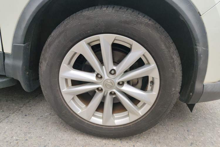 Used Nissan Qashqai 2016 2.0L CVT Elite Edition Right Front Wheel Hub