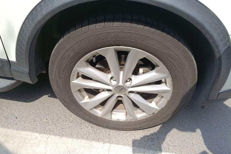Used Nissan Qashqai 2016 2.0L CVT Elite Edition Right Front Wheel Hub