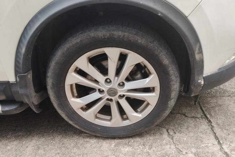 Used Nissan Qashqai 2016 2.0L CVT Elite Edition Right Front Wheel Hub