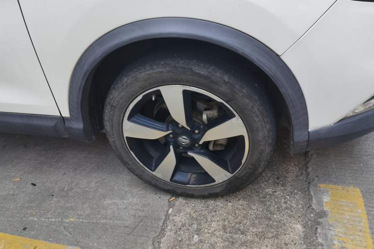 Used Nissan Qashqai 2016 2.0L CVT Luxury Edition Right Front Wheel Hub