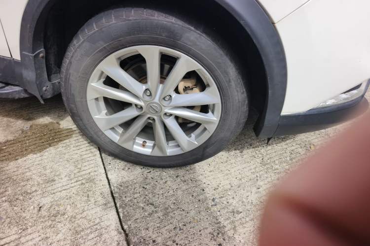 Used Nissan Qashqai 2016 2.0L CVT Elite Edition Right Front Wheel Hub
