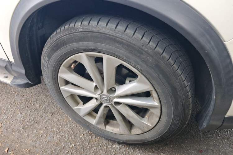 Used Nissan Qashqai 2016 2.0L CVT Elite Edition Right Front Wheel Hub