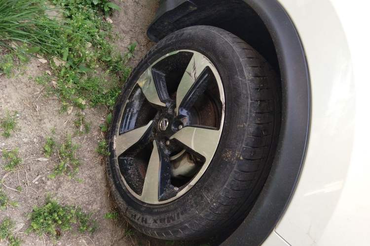 Used Nissan Qashqai 2016 2.0L CVT Luxury Edition Right Front Wheel Hub
