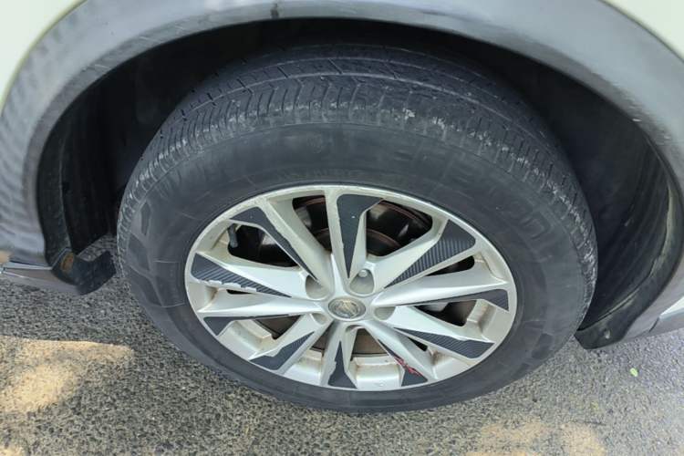 Used Nissan Qashqai 2016 2.0L CVT Elite Edition Right Front Wheel Hub
