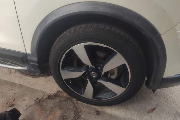Used Nissan Qashqai 2016 2.0L CVT Luxury Edition Right Front Wheel Hub