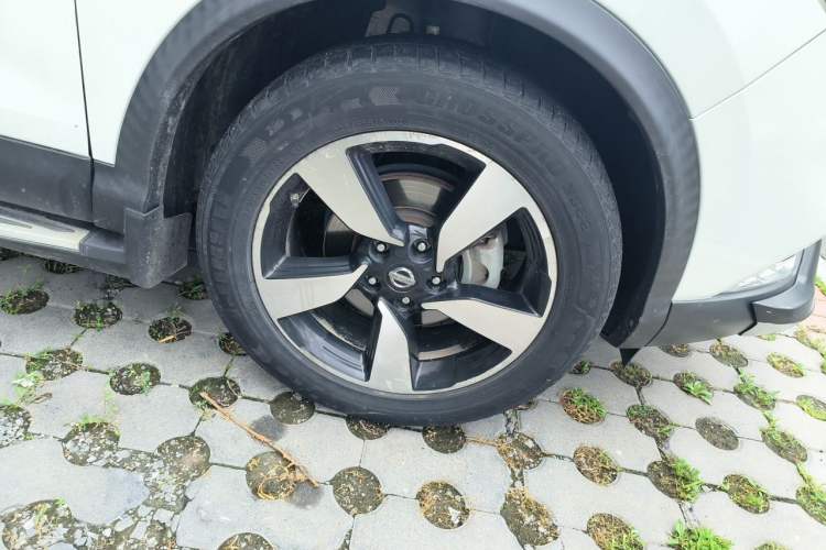 Used Nissan Qashqai 2016 2.0L CVT Luxury Edition Right Front Wheel Hub