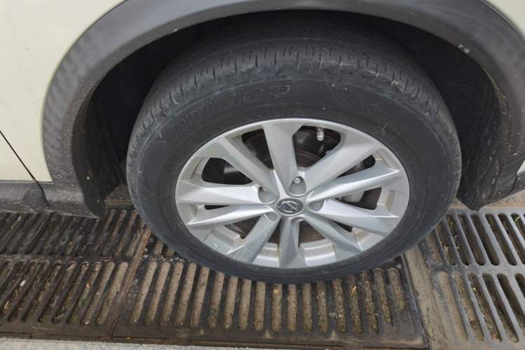 Used Nissan Qashqai 2016 2.0L CVT Elite Edition Right Front Wheel Hub