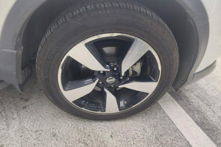 Used Nissan Qashqai 2016 2.0L CVT Luxury Edition Right Front Wheel Hub