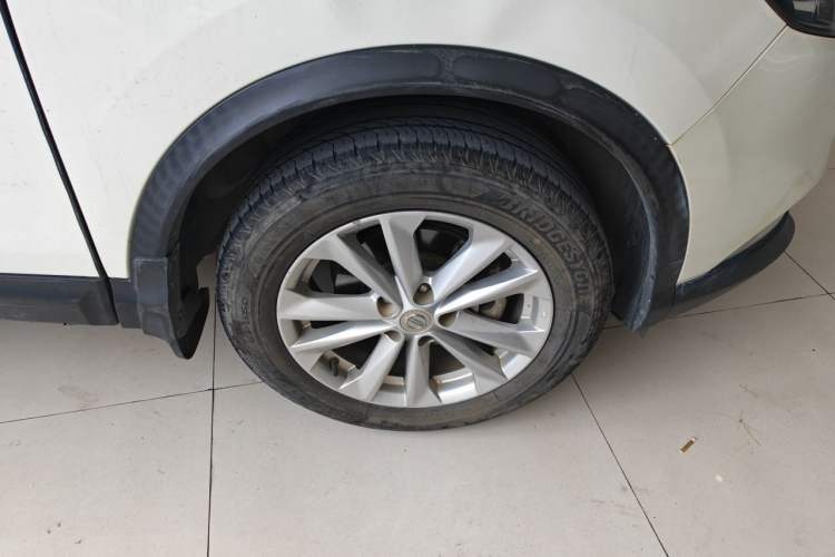 Used Nissan Qashqai 2016 2.0L CVT Elite Edition Right Front Wheel Hub