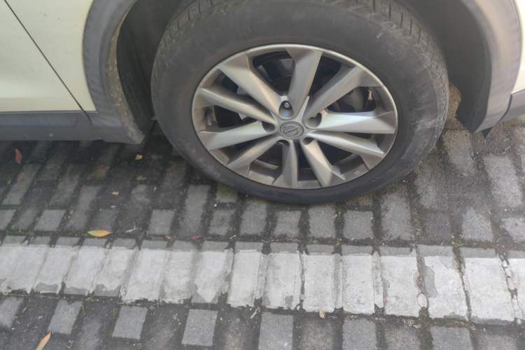 Used Nissan Qashqai 2016 2.0L CVT Elite Edition Right Front Wheel Hub