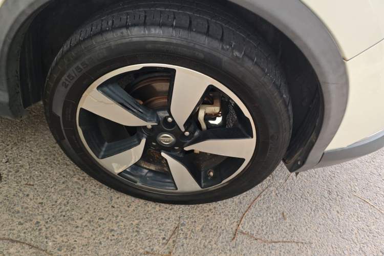 Used Nissan Qashqai 2016 2.0L CVT Luxury Edition Right Front Wheel Hub
