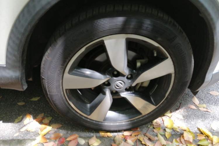 Used Nissan Qashqai 2016 2.0L CVT Luxury Edition Right Front Wheel Hub