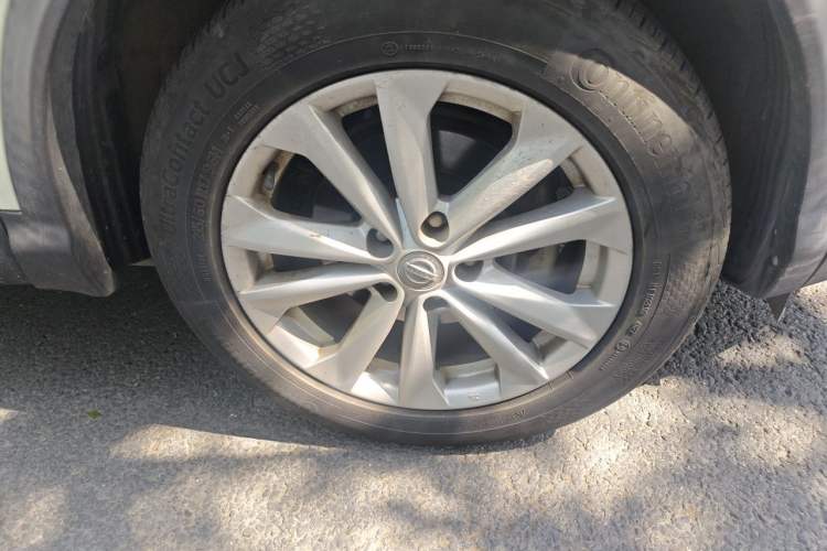 Used Nissan Qashqai 2016 2.0L CVT Elite Edition Right Front Wheel Hub