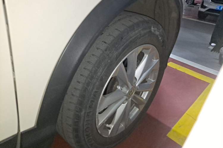Used Nissan Qashqai 2016 2.0L CVT Elite Edition Right Front Wheel Hub